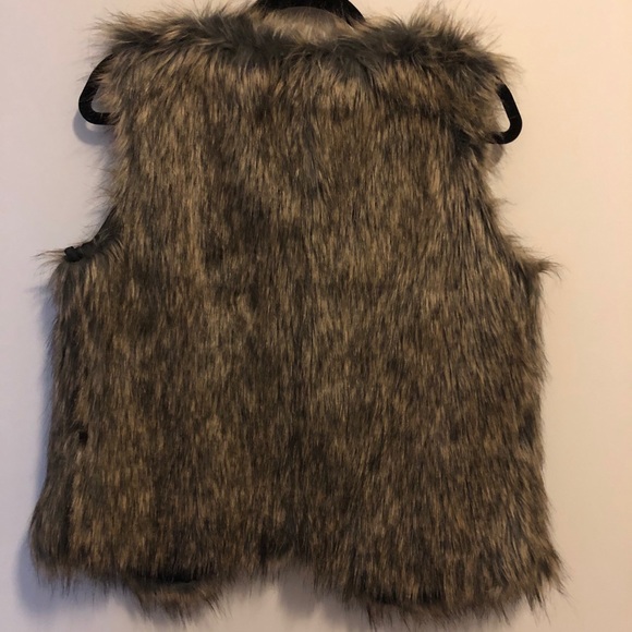 TCEC Faux Fur Vest - Picture 4 of 4